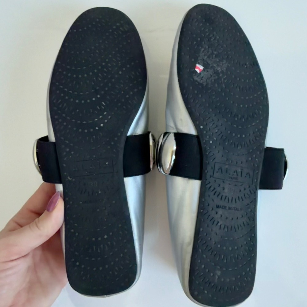 Alaïa Silver Leather Flats with Silver Bead Strap - Picture 4 of 15